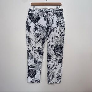 THE PLATINUM CROP BY CHICOS White Black capri SIZE 0.5 Size 6 See size chart